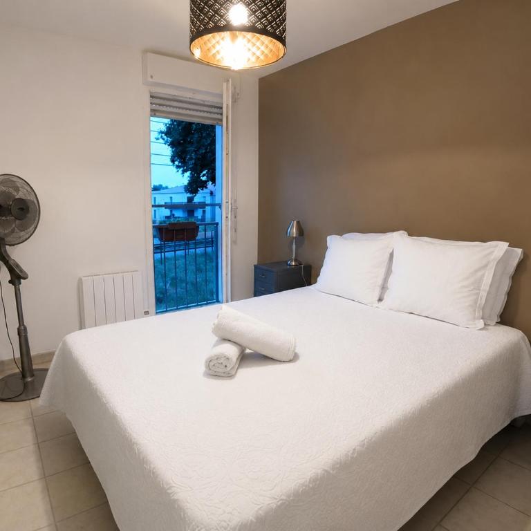 Appartement bord du canal avec piscine et parking couvert - Appartement 2 Chambres - 5