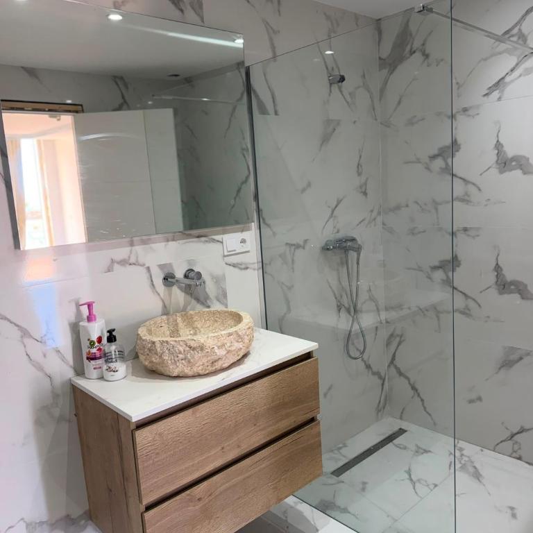 Modern Sea View Apartment with WiFi Terracee and free parking - One-Bedroom Apartment - 2