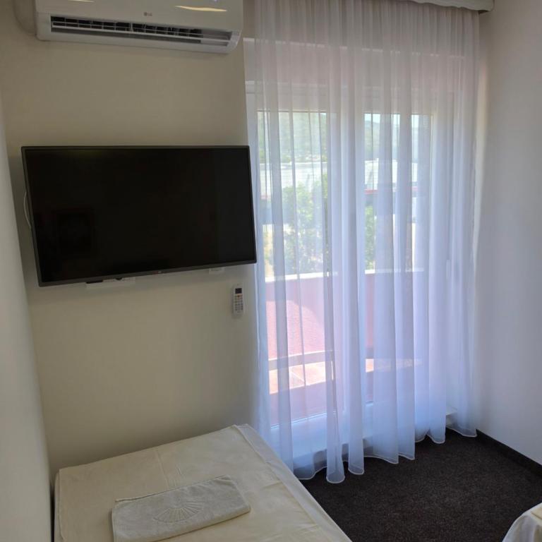 Motel Aura - Classic Quadruple Room - 5
