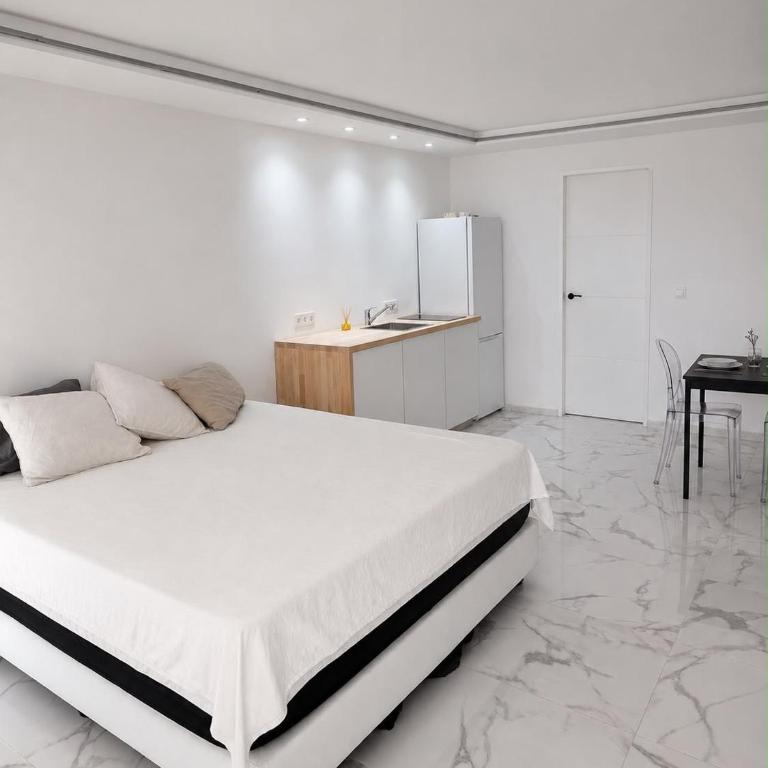 Sea View Studio new renovated with terace and free parking Next to the Beach Carmenes del Mar - One-Bedroom Apartment - 1