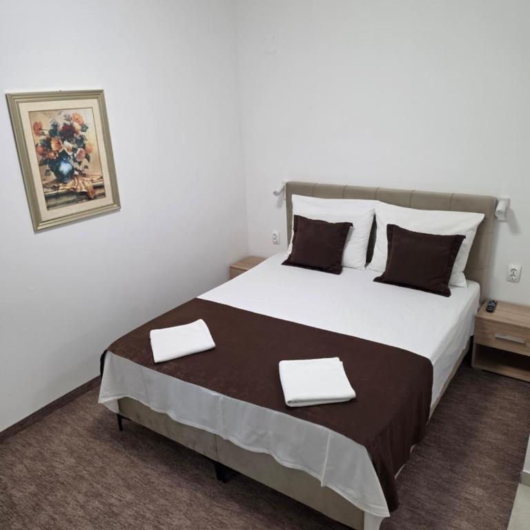 Motel Aura - Double Room with Balcony (3 Adults) - 7