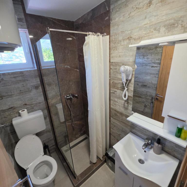 Motel Aura - Double Room with Balcony (3 Adults) - 4