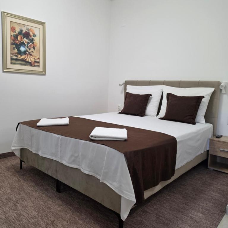 Motel Aura - Double Room with Balcony (3 Adults) - 6