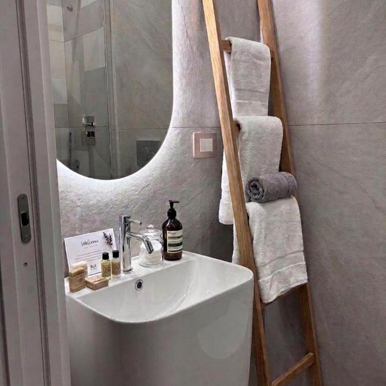 Napoli Centro - Maramy Suites & Rooms - Junior Suite con Balcone - 4
