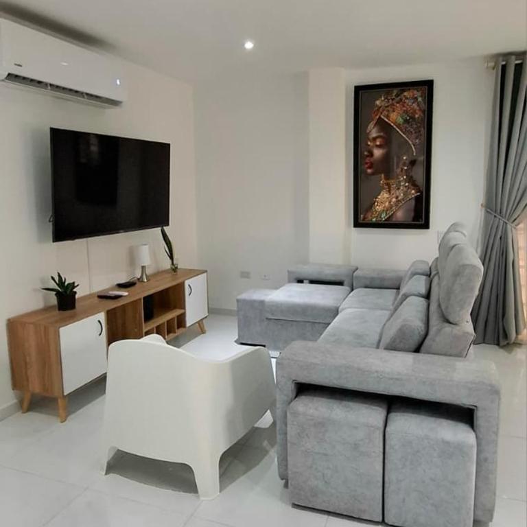 Modern Apartment, 5 Min airport, 10 Min Old Town - One-Bedroom Apartment - 2