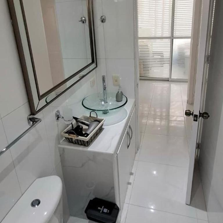 Modern Apartment, 5 Min airport, 10 Min Old Town - One-Bedroom Apartment - 5