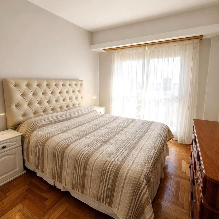 Moderno, Luminoso y Céntrico a Pasos del Mar - Apartamento de 1 dormitorio - 2