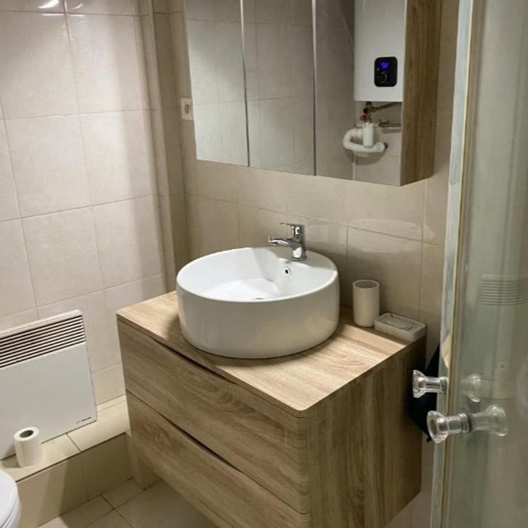 A modern studio recently renovated, 7 min to beach - Apartamento de 1 dormitorio - 6