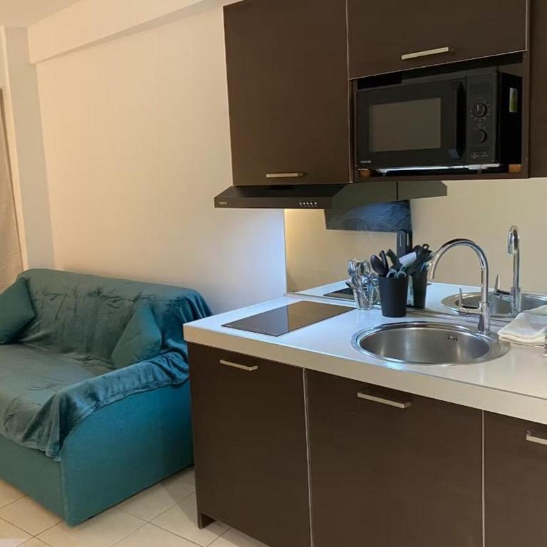 A modern studio recently renovated, 7 min to beach - Apartamento de 1 dormitorio - 7