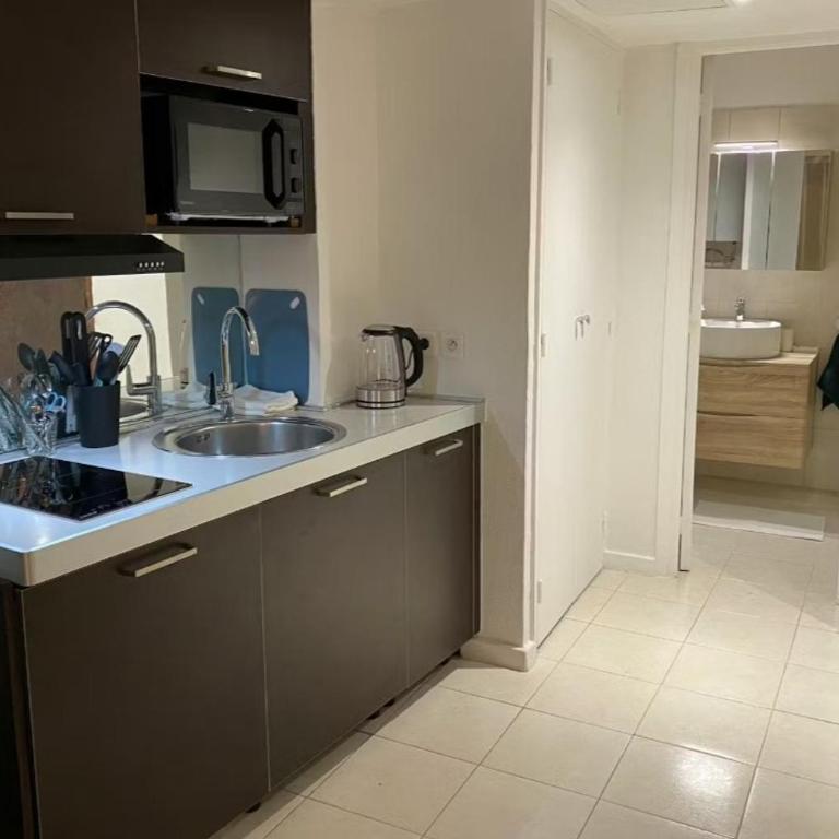 A modern studio recently renovated, 7 min to beach - Apartamento de 1 dormitorio - 9