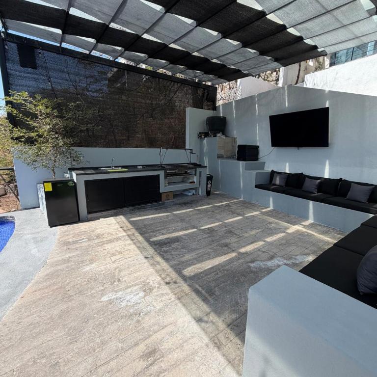 Casa estilo cabaña con alberca infinita climatizada - Four-Bedroom House - 3