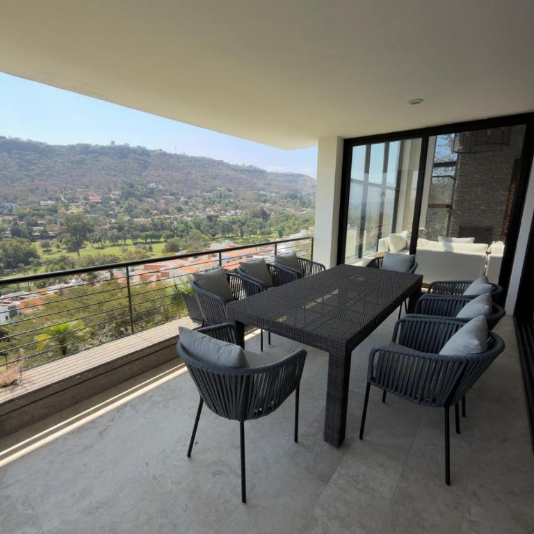 Casa estilo cabaña con alberca infinita climatizada - Four-Bedroom House - 16
