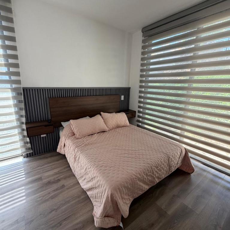 Casa estilo cabaña con alberca infinita climatizada - Four-Bedroom House - 25