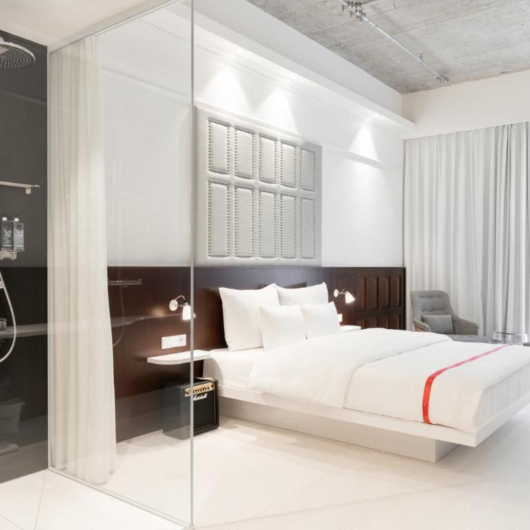 Ruby Lilou Hotel Marseille by IHG - Chambre Wouaou Accessible aux Personnes à Mobilité Réduite - 1