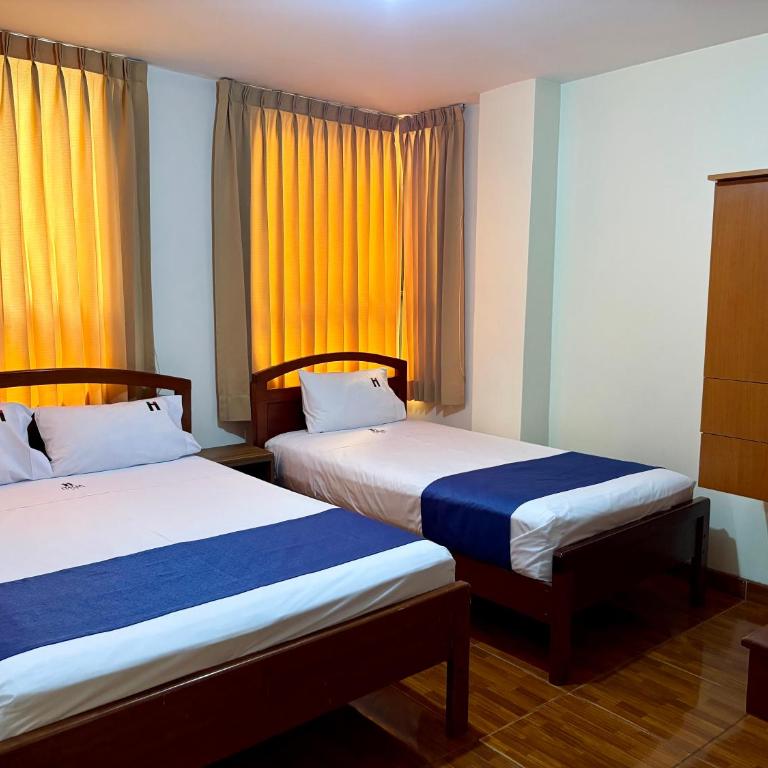 Hotel Italia I - Twin Room with Private Bathroom - 1