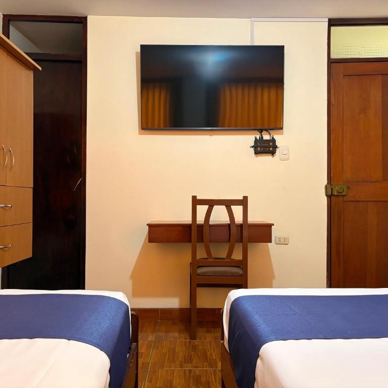 Hotel Italia I - Twin Room with Private Bathroom - 3