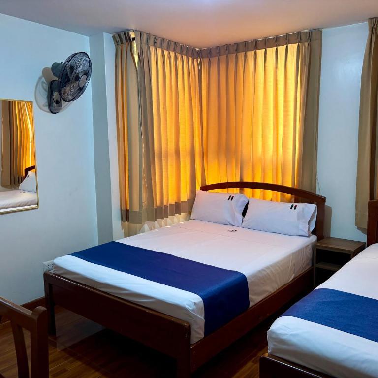 Hotel Italia I - Twin Room with Private Bathroom - 2
