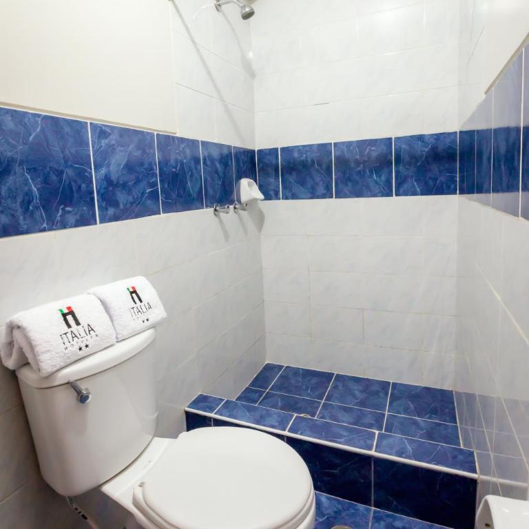 Hotel Italia I - Twin Room with Private Bathroom - 5