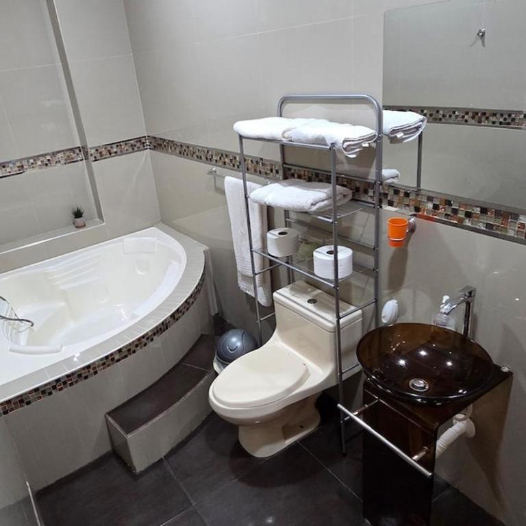 Ximena's House super comfortable and cozy - Three-Bedroom House - 4
