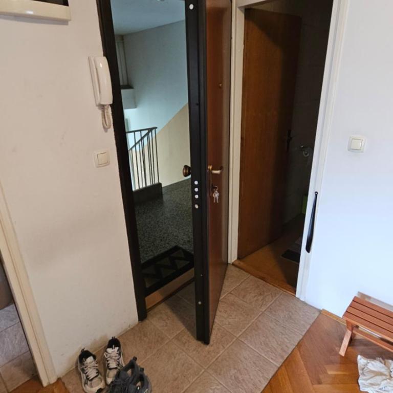 Quiet & Cozy Luzani Apartment - One-Bedroom Apartment - 4