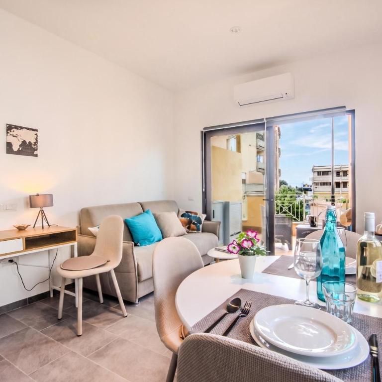 Always Traveling Near The City Center - Happy Rentals - Studio with Balcony - 3