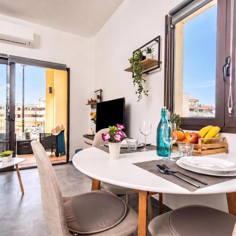 Always Traveling Near The City Center - Happy Rentals - Studio with Balcony - 6