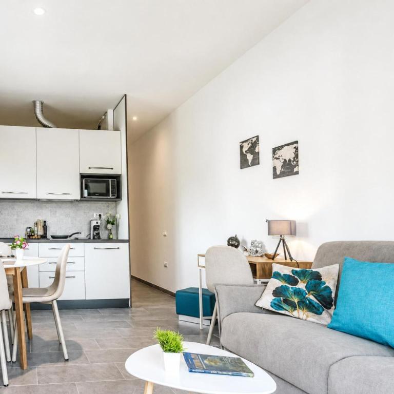 Always Traveling Near The City Center - Happy Rentals - Studio with Balcony - 8