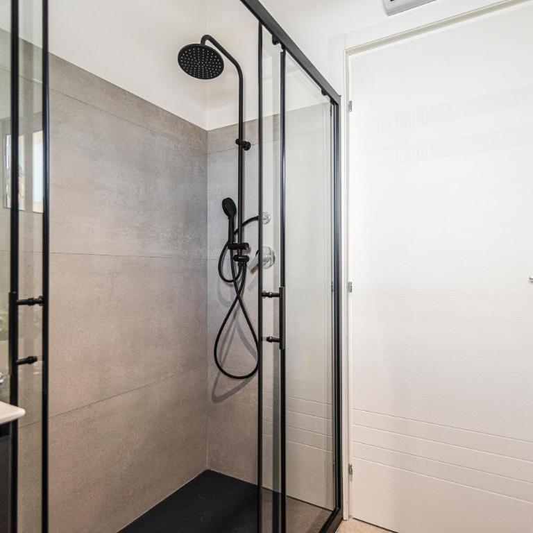 Always Traveling Near The City Center - Happy Rentals - Studio with Balcony - 5