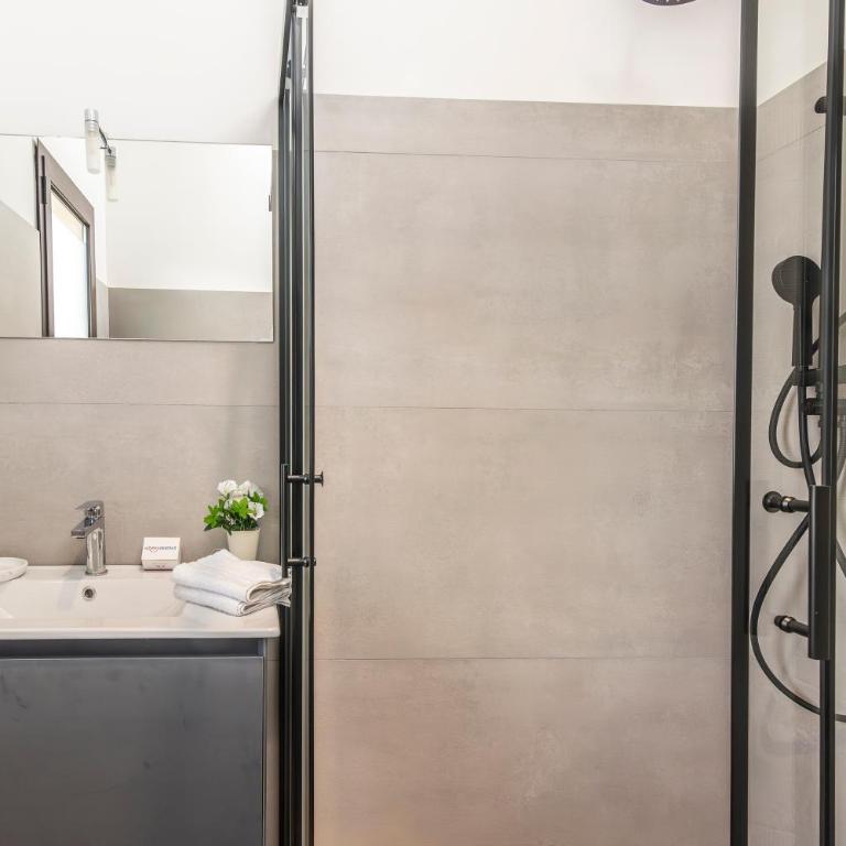 Always Traveling Near The City Center - Happy Rentals - Studio with Balcony - 14