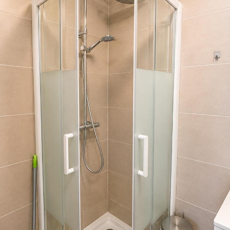 RM-2 - Joli 2 pièces tout équipé au 2ème étage pour 1-4 pers - Apartment mit 1 Schlafzimmer - 35