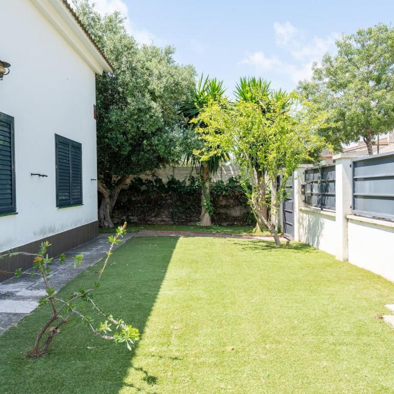 Villa with garden next to the beach - Vacation Home - 8