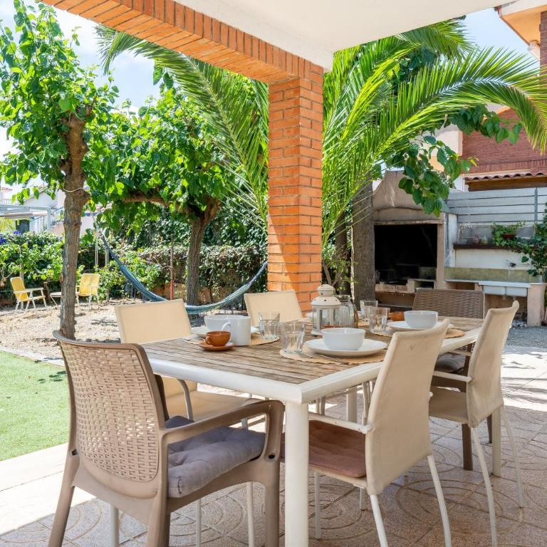 Villa with garden next to the beach - Vacation Home - 25