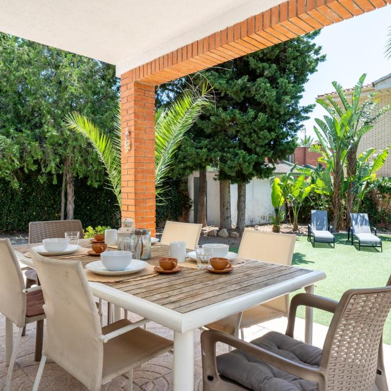Villa with garden next to the beach - Vacation Home - 26