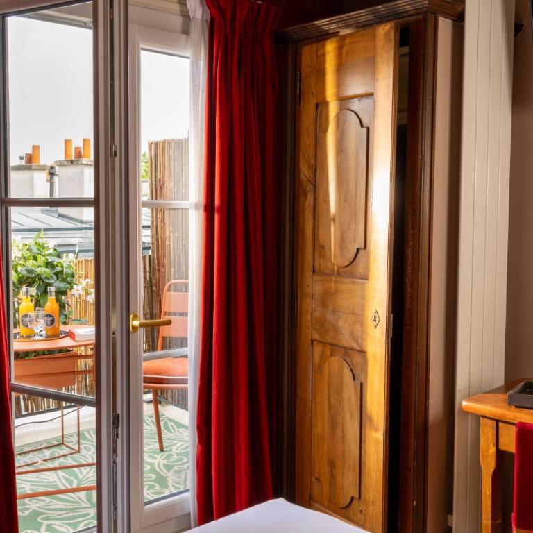 Hotel Des Deux Continents - Chambre Double avec Terrasse - 7