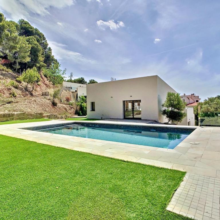 Villa with view & private pool - Villa - 1