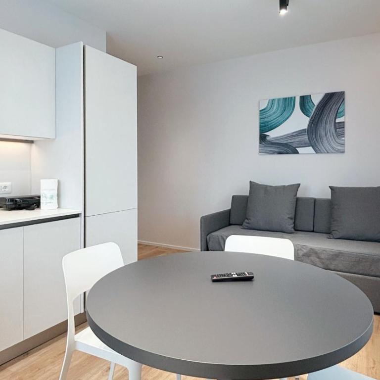 G Holiday - Appartamento con 1 Camera da Letto, Balcone e Vista Montagna - 5