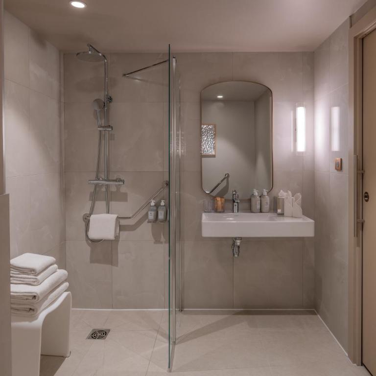 Marina Baie des Anges Hôtel, Curio Collection By Hilton - Premium King Room with Sea View - Disability Access - 6