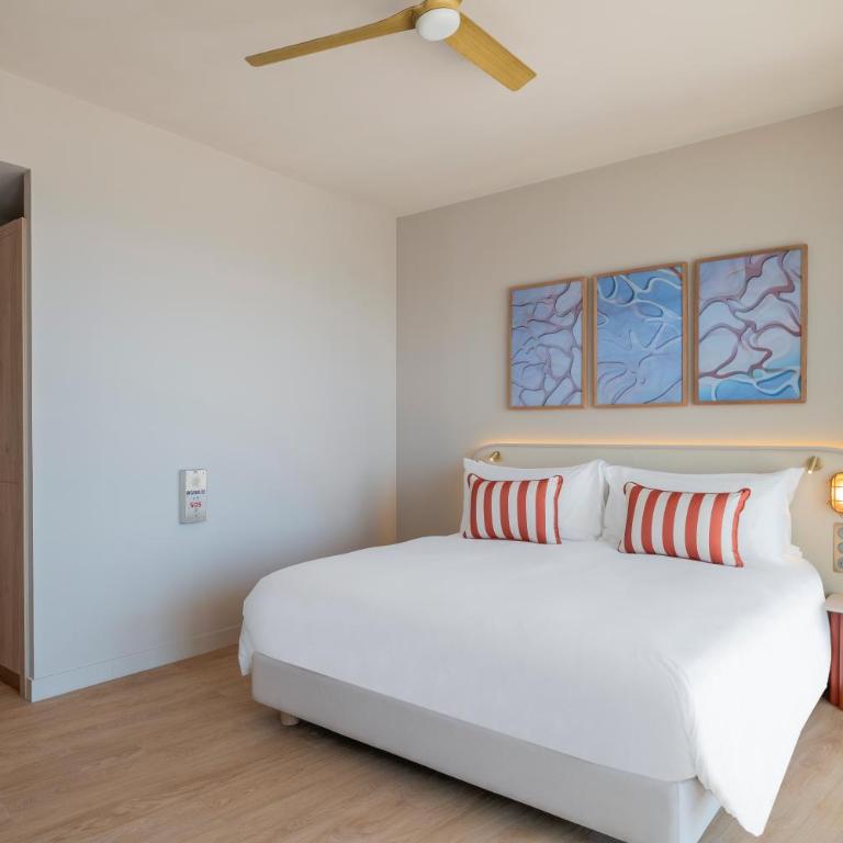 Marina Baie des Anges Hôtel, Curio Collection By Hilton - Premium King Room with Sea View - Disability Access - 7