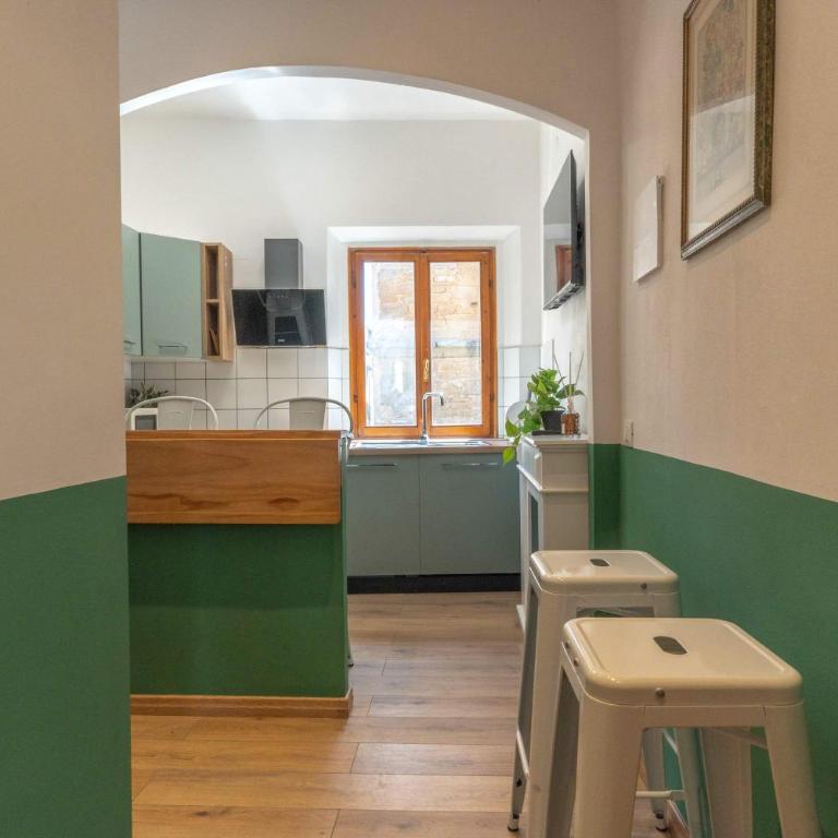 Light-Filled Duomo 2BR2BA Top-Floor Flat - Apartment - 1