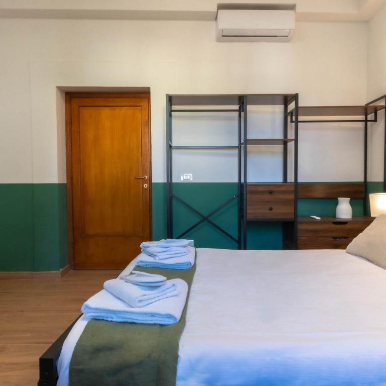 Light-Filled Duomo 2BR2BA Top-Floor Flat - Apartment - 9