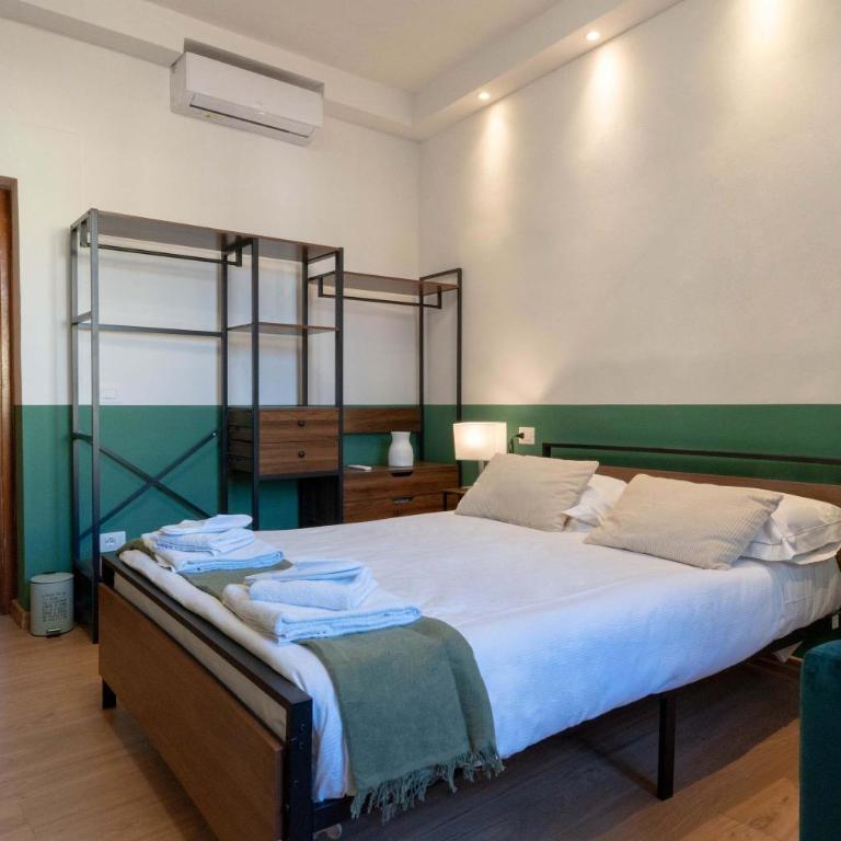 Light-Filled Duomo 2BR2BA Top-Floor Flat - Apartment - 10