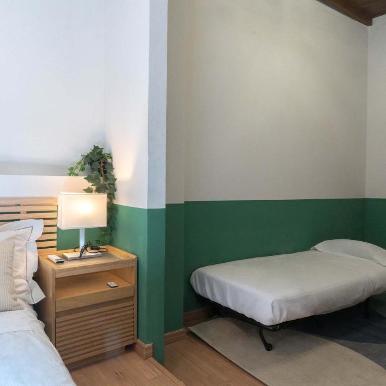 Light-Filled Duomo 2BR2BA Top-Floor Flat - Apartment - 14
