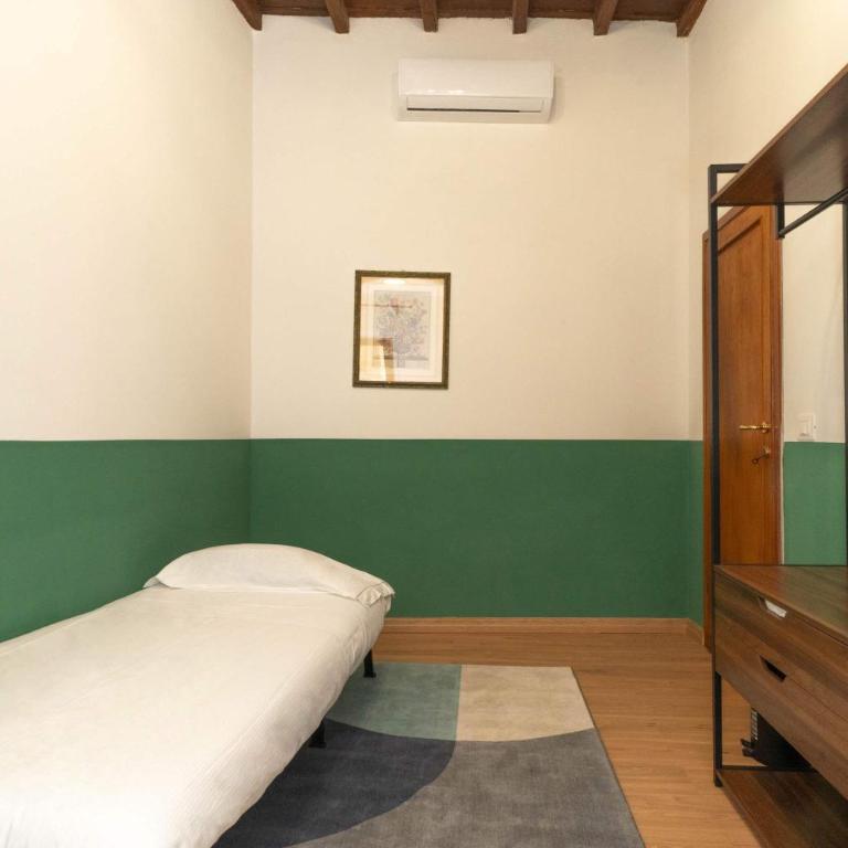 Light-Filled Duomo 2BR2BA Top-Floor Flat - Apartment - 15