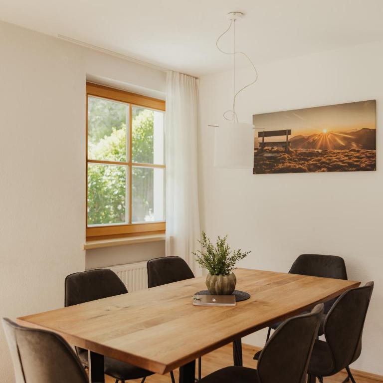 Untermairhof Appartment Residence - Three-Bedroom Apartment with Park View - 2