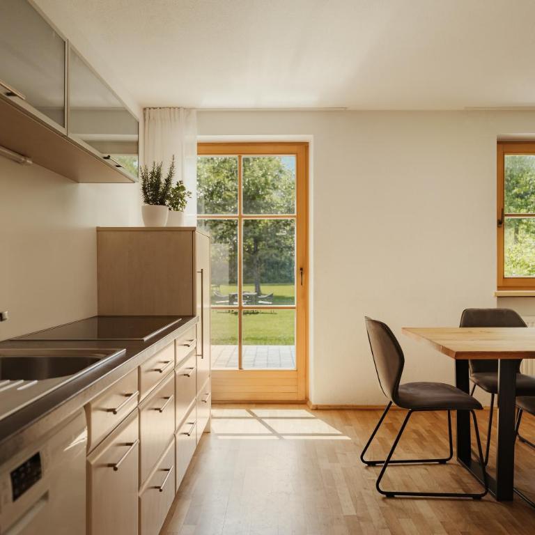 Untermairhof Appartment Residence - Three-Bedroom Apartment with Park View - 4