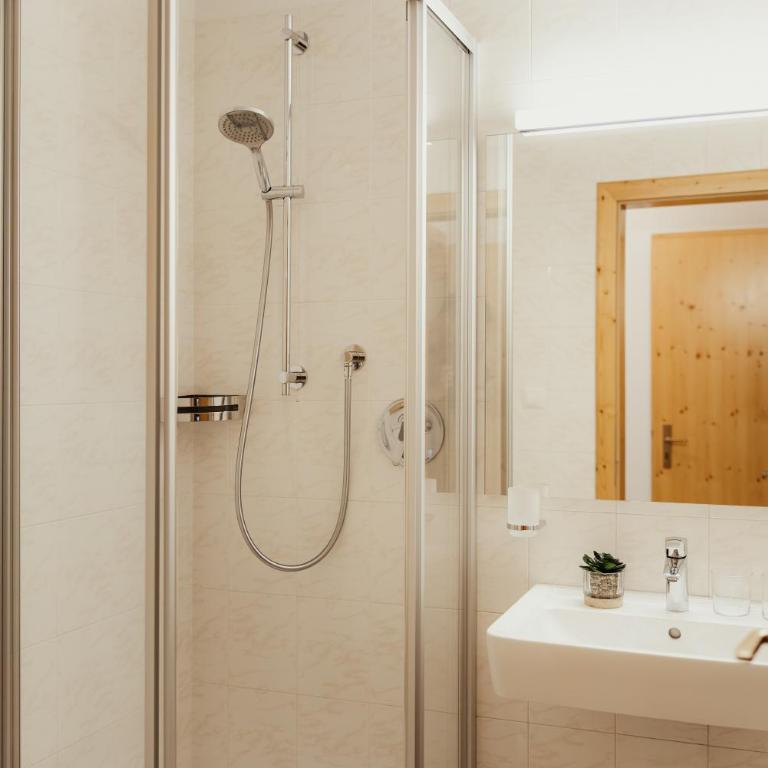 Untermairhof Appartment Residence - Three-Bedroom Apartment with Park View - 7