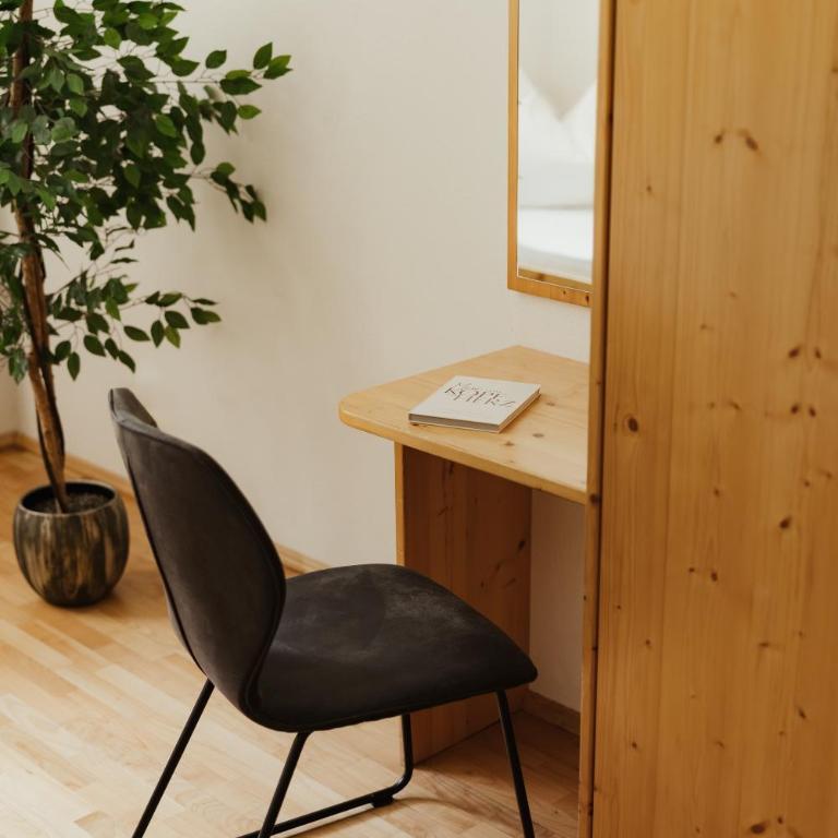 Untermairhof Appartment Residence - Three-Bedroom Apartment with Park View - 10