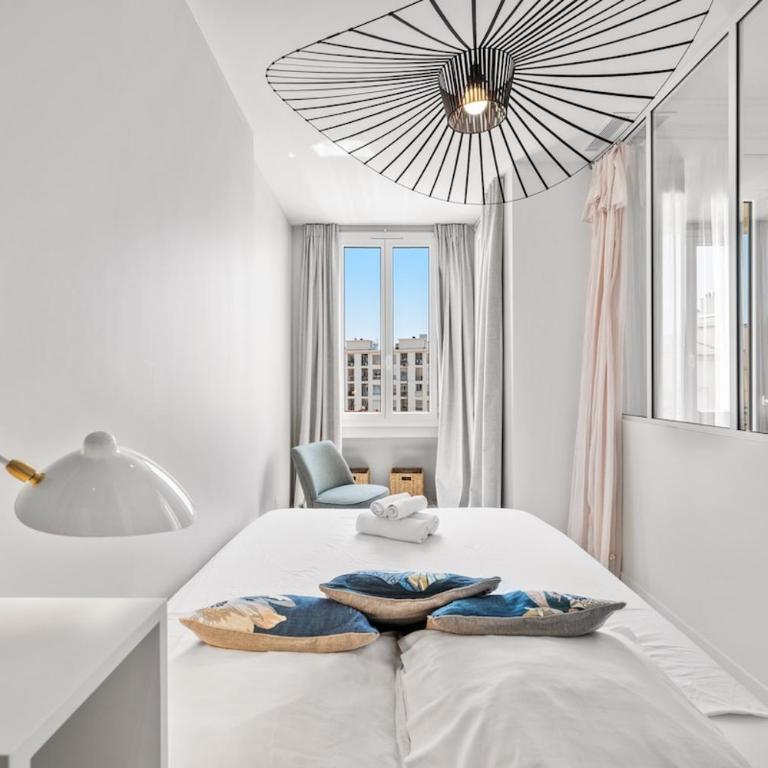 Elegant Apartment with Air Conditioning and Terrace - One-Bedroom Apartment - 4