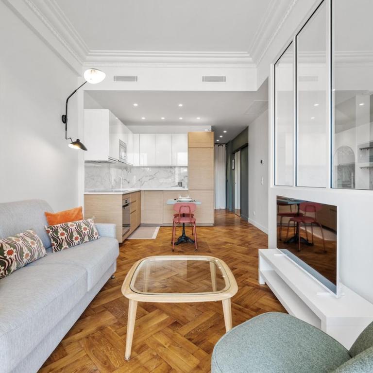 Elegant Apartment with Air Conditioning and Terrace - One-Bedroom Apartment - 7