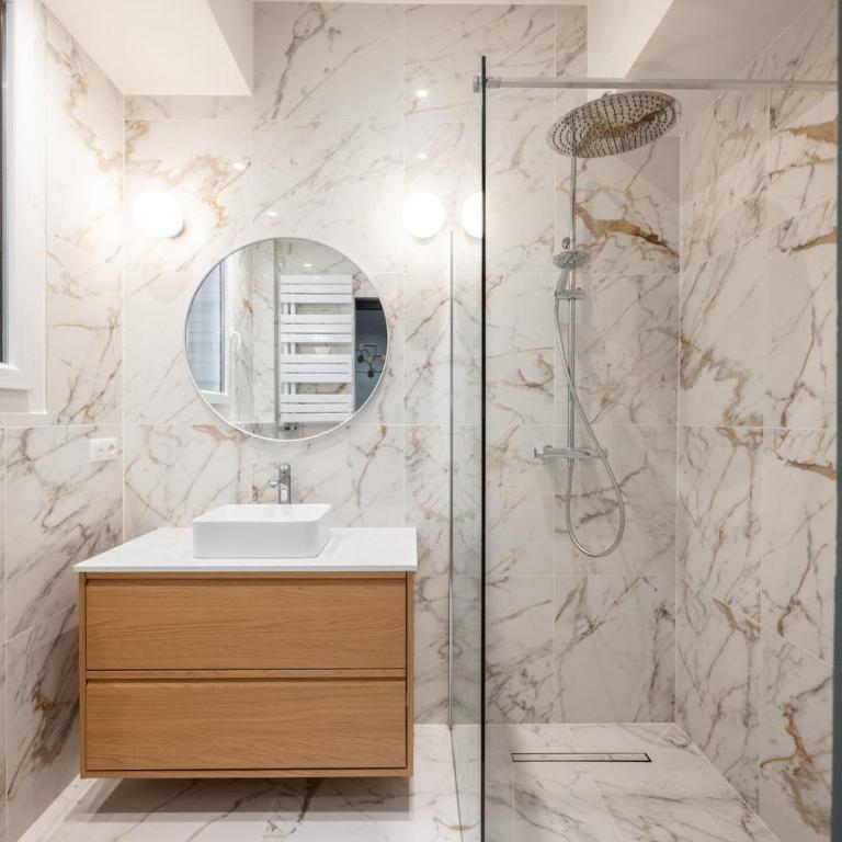 Elegant Apartment with Air Conditioning and Terrace - One-Bedroom Apartment - 9